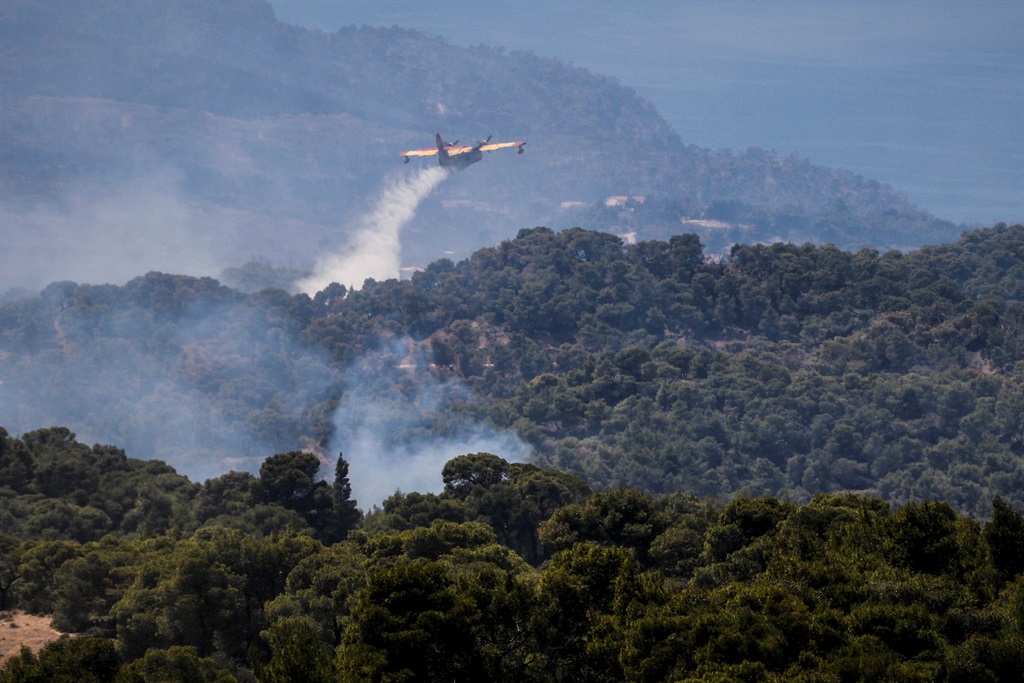 News24.com | SEE | 'Ecological disaster' feared as Greece battles forest fire