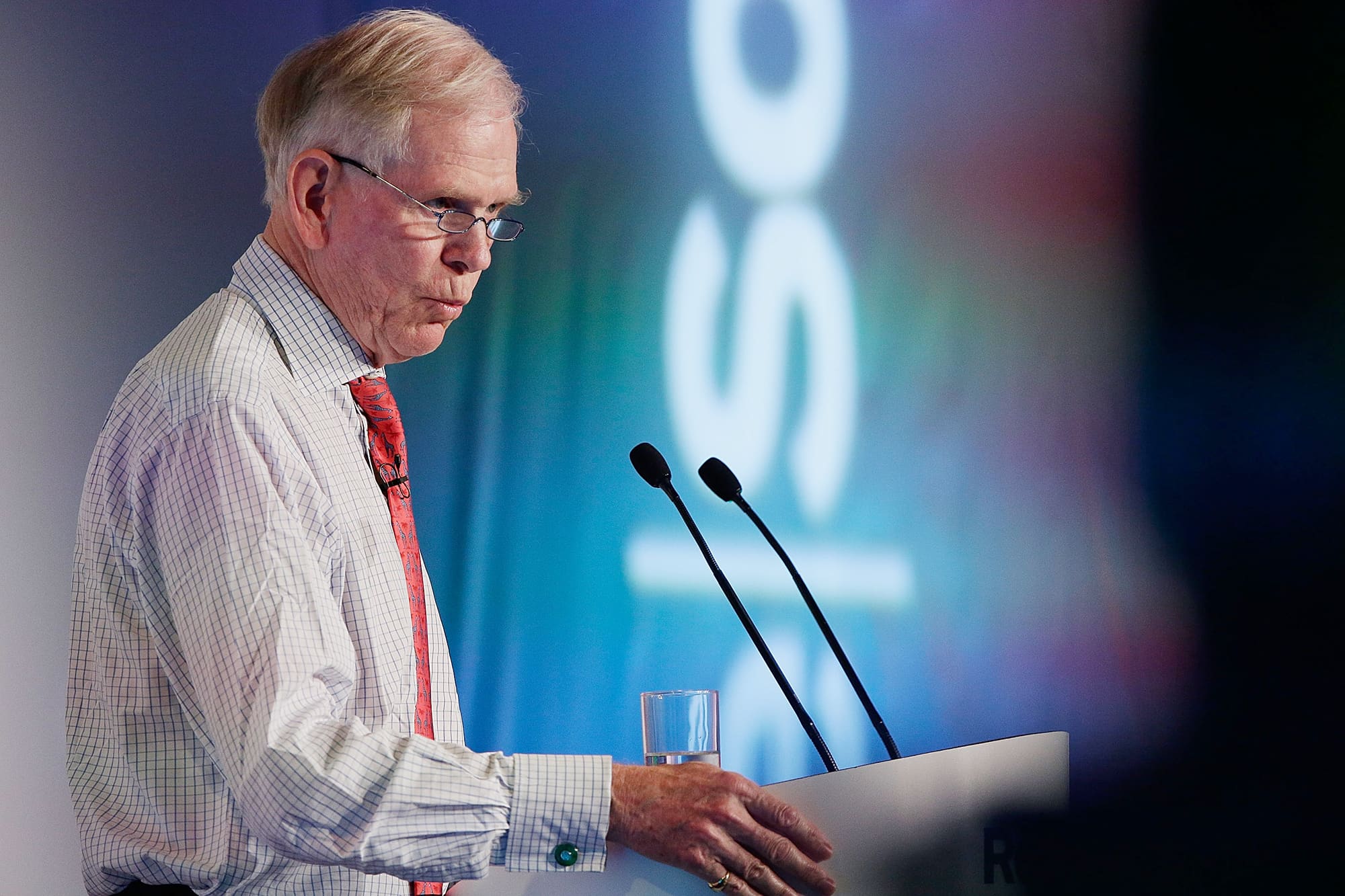 Jeremy Grantham warns eventually only the rich will procreate as chemicals leave the poor sterile