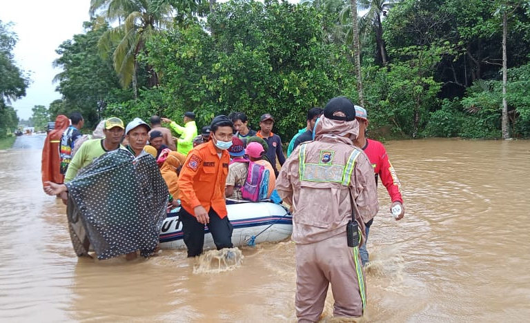 Palm oil plantations, coal mines linked to deadly Indonesia flood