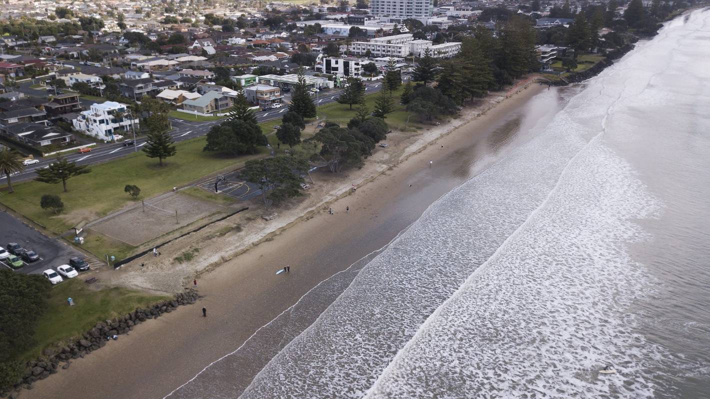 Coastal property buyers ignoring climate change threat, expert says