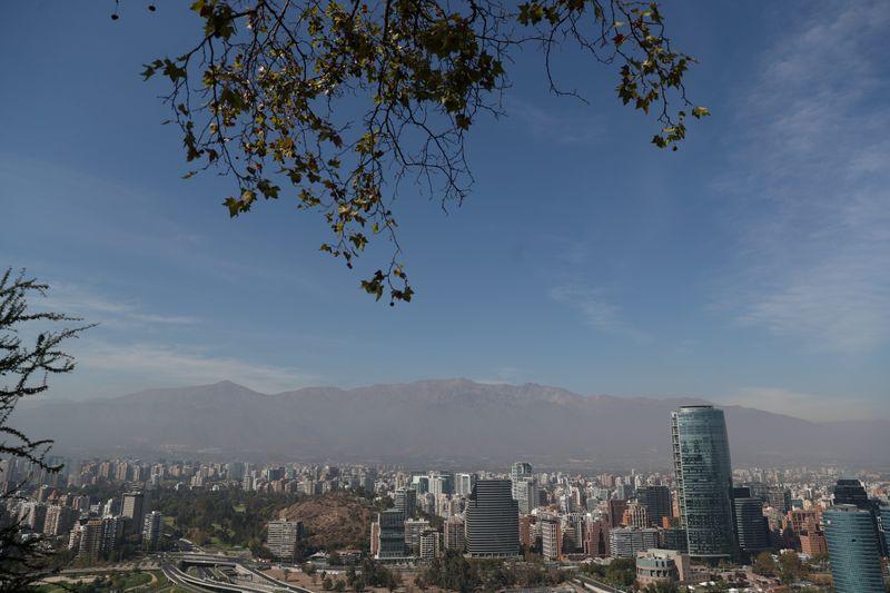 Winter pollution raises coronavirus threat for murky Chilean cities