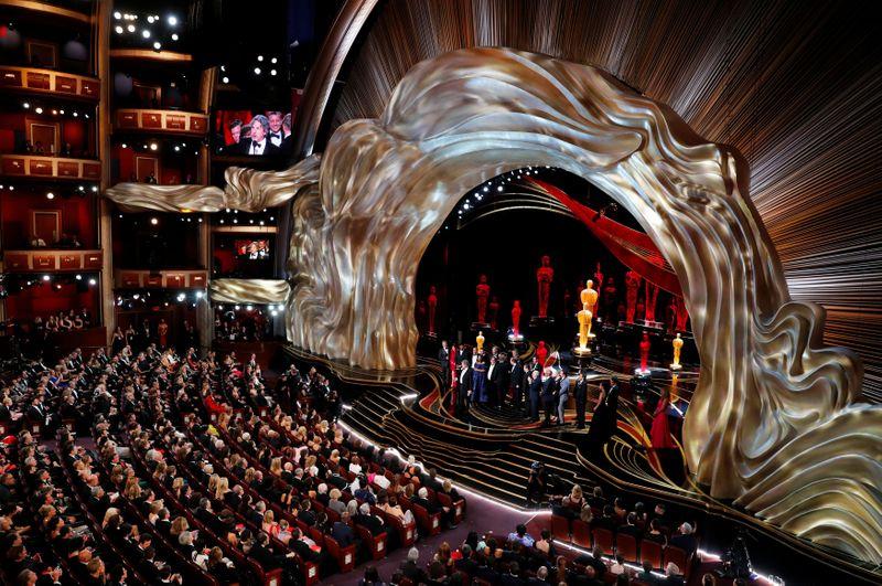 Oscars go green with plant-based menus, no plastic bottles