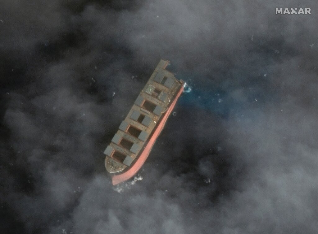 Salvors begin sinking ship which ran aground off Mauritius