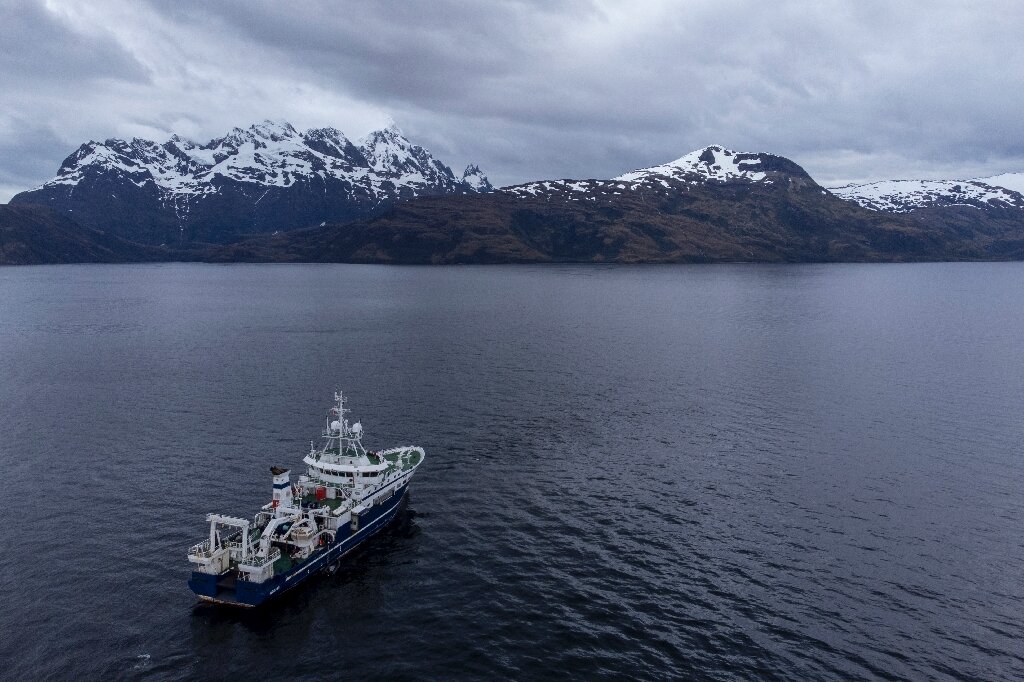 Chilean scientists study climate change at 'end of the world'