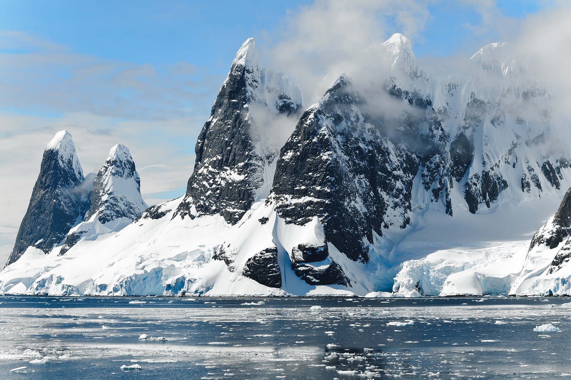 The Antarctica Factor: Model uncertainties reveal upcoming sea level risk