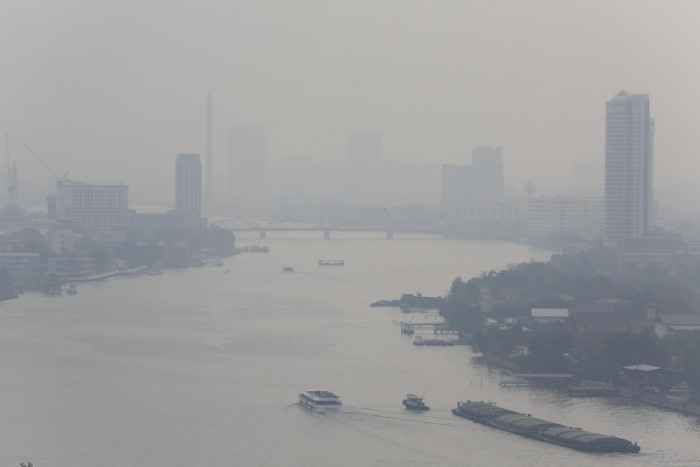 Govt takes heavy flak for toxic smog response