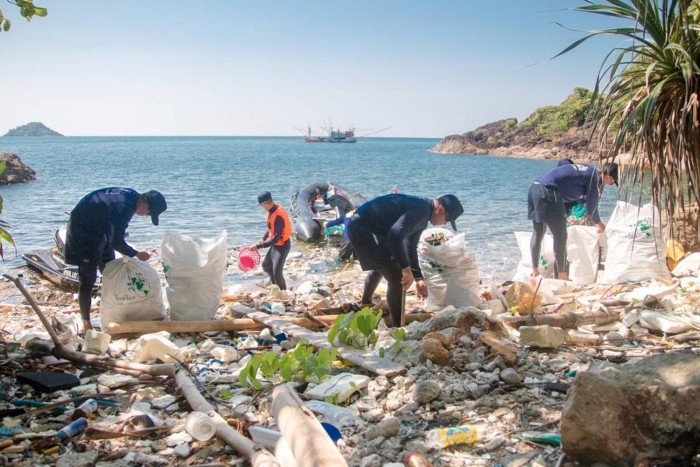 Activists decry plastic ban loopholes