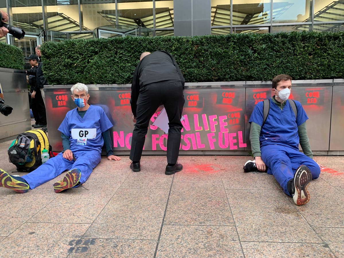 Extinction Rebellion London protests - live: Medics target bank HQ demanding end to fossil fuel funding