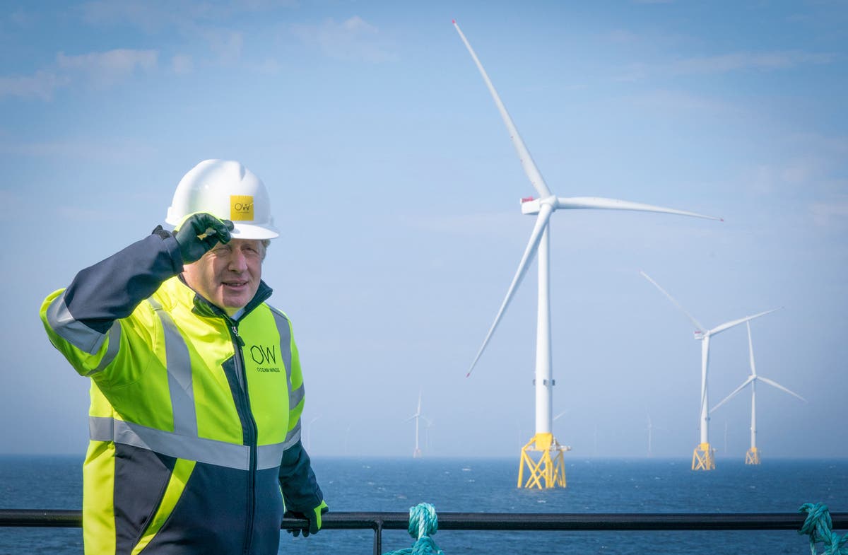 ‘A stain on nation’s green record’: UK renewables growth falls to lowest rate in a decade