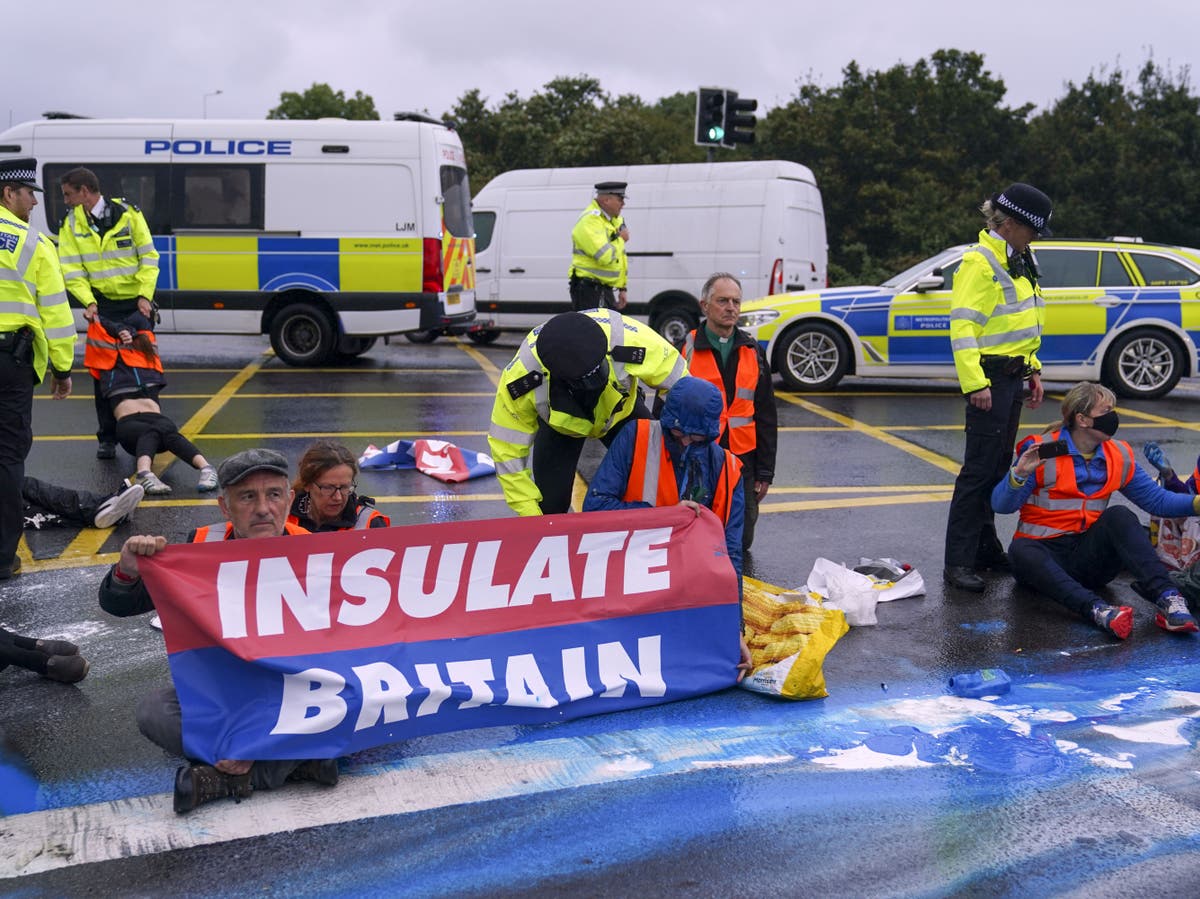Tories pledge six-month prison sentences for climate activists blocking roads