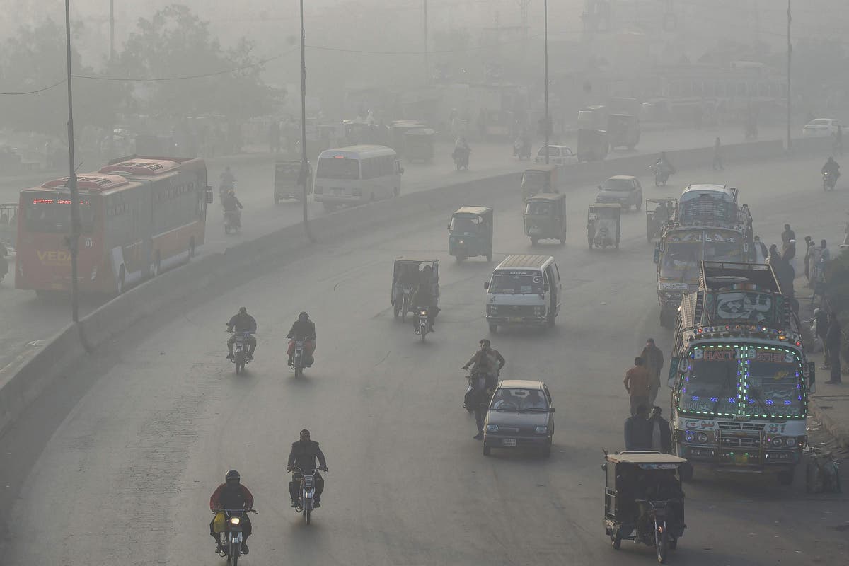 Pakistan orders closure of private offices and schools on Mondays in Lahore to combat toxic smog