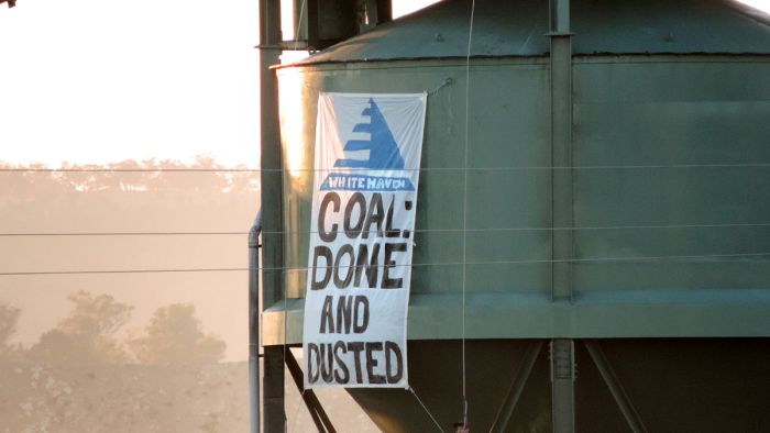 Whitehaven Coal shareholders reject push to wind up coal operations