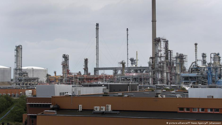 Greenpeace occupies Swedish oil refinery over expansion plans