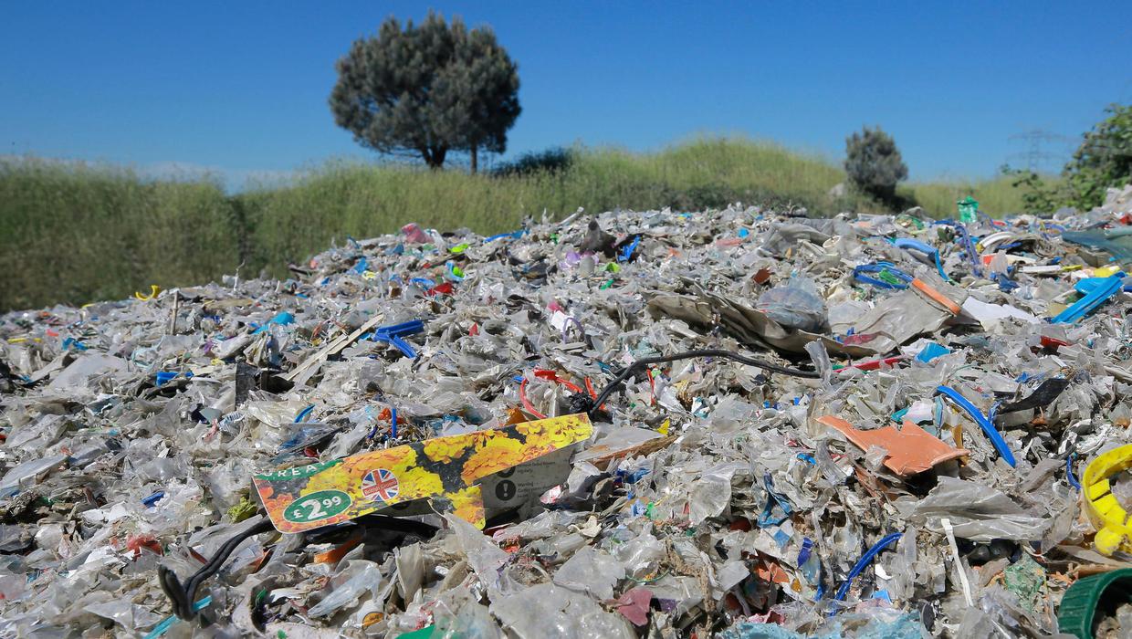 Turkey bans plastic waste imports after Greenpeace uncovers ‘mountains’ of UK and German rubbish on fire