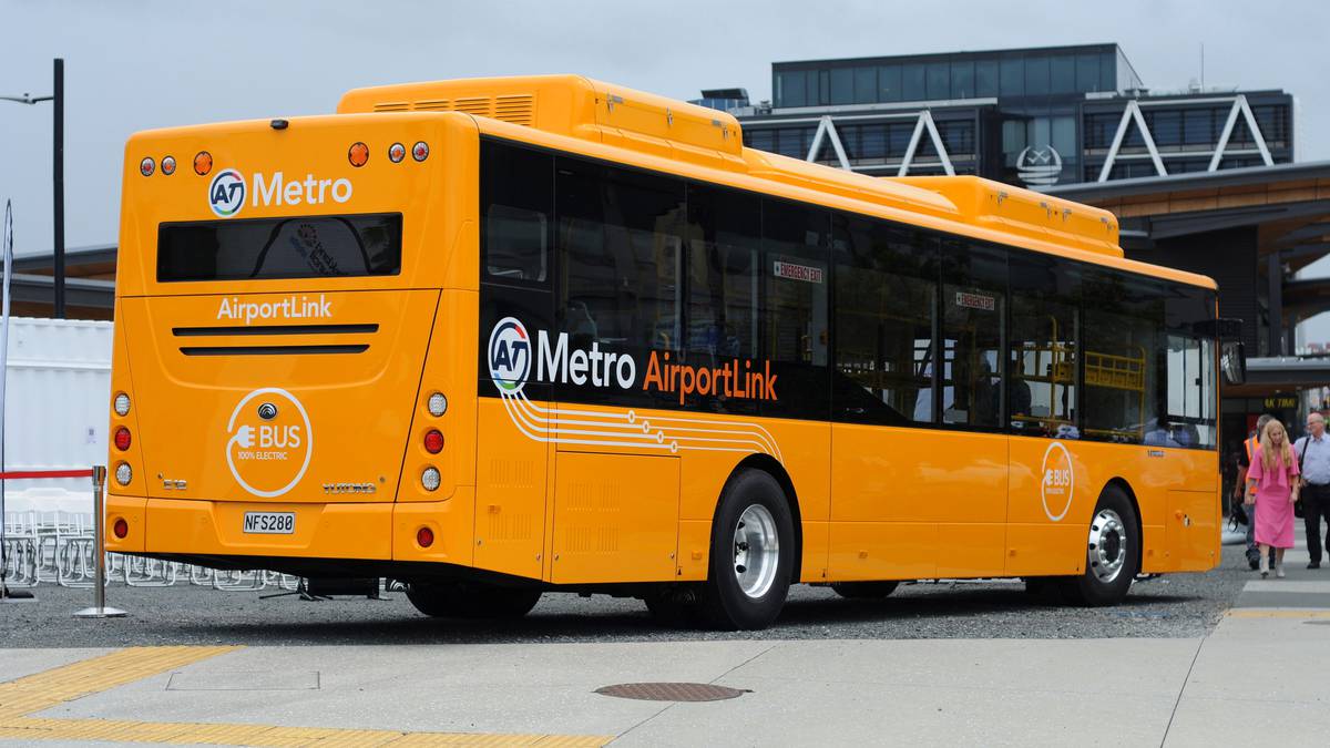 Auckland Transport unveils fleet of electric buses for new AirportLink service