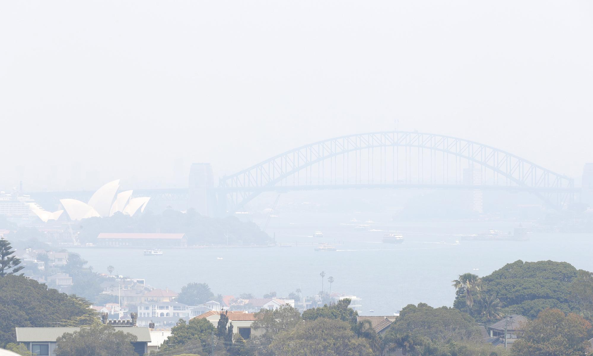从难以置信到恐惧：悉尼烟霾笼罩着令人沮丧的新生活夏洛特·伍德