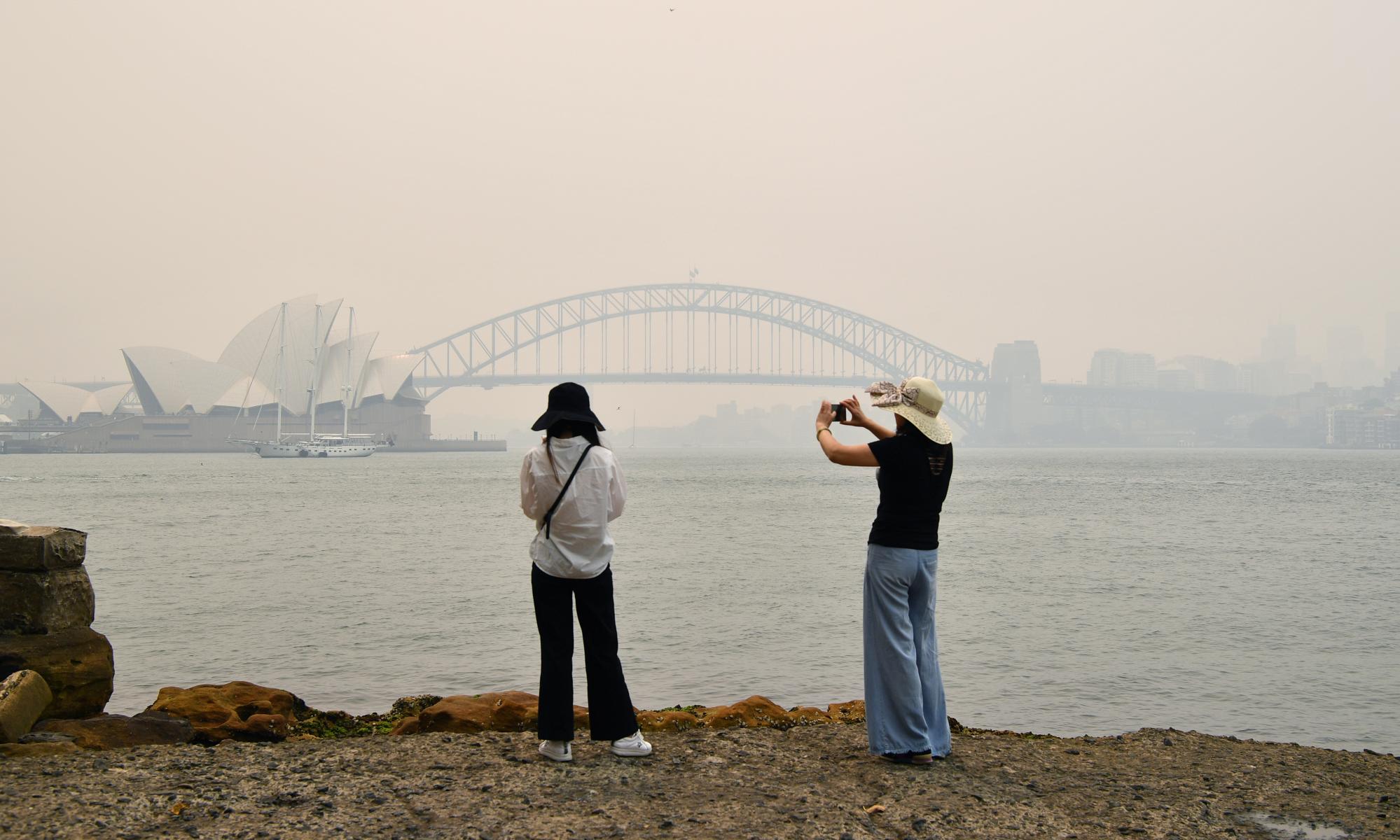新南威尔士州丛林大火：医生对烟雾对空气污染的“灾难性”影响发出警报