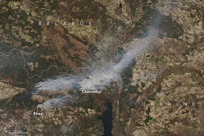 乌克兰北部山火已抵近切尔诺贝利核电站两英里范围内