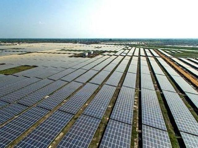 印度阿达尼绿色能源公司中标全球最大太阳能项目