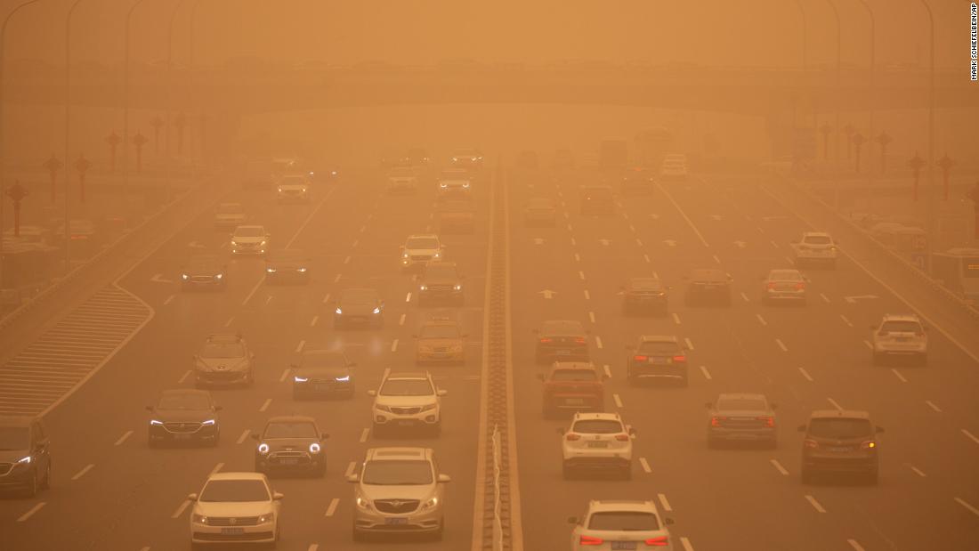 Beijing chokes on yellow dust during biggest sandstorm in almost a decade