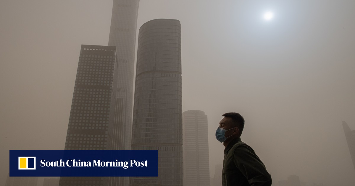 China pollution: Beijing sandstorm turns sky to yellow and sun to blue