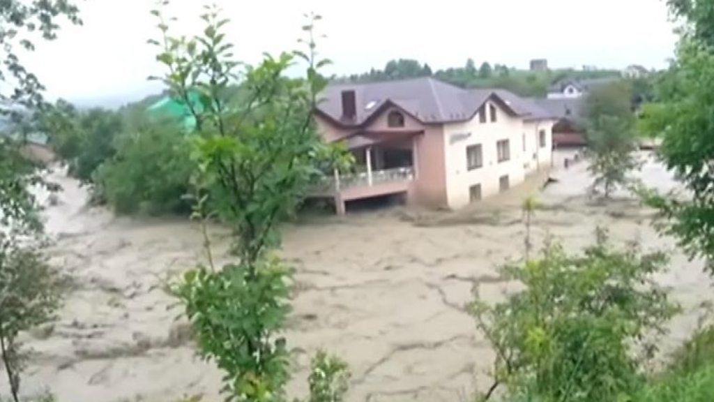 Ukraine floods: Why climate change and logging are blamed