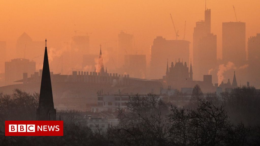 Sadiq Khan: Mayor issues London 'high air pollution' warning