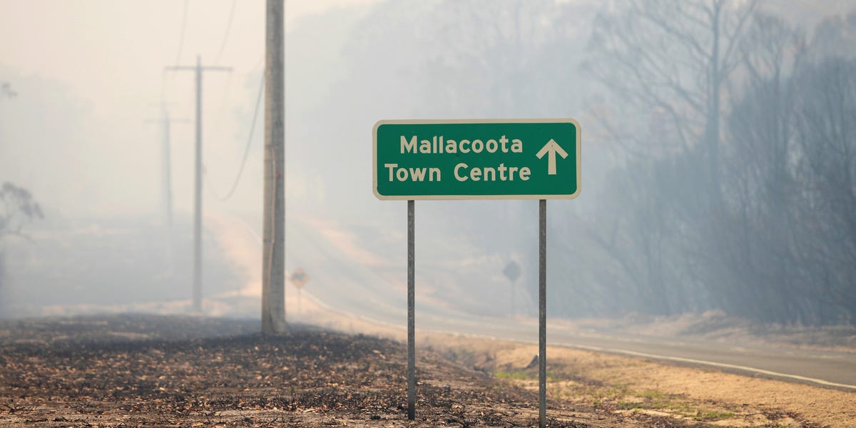 Jeff Bezos announces Amazon is donating $1 million Australian to help the country recover from the devastating brushfires