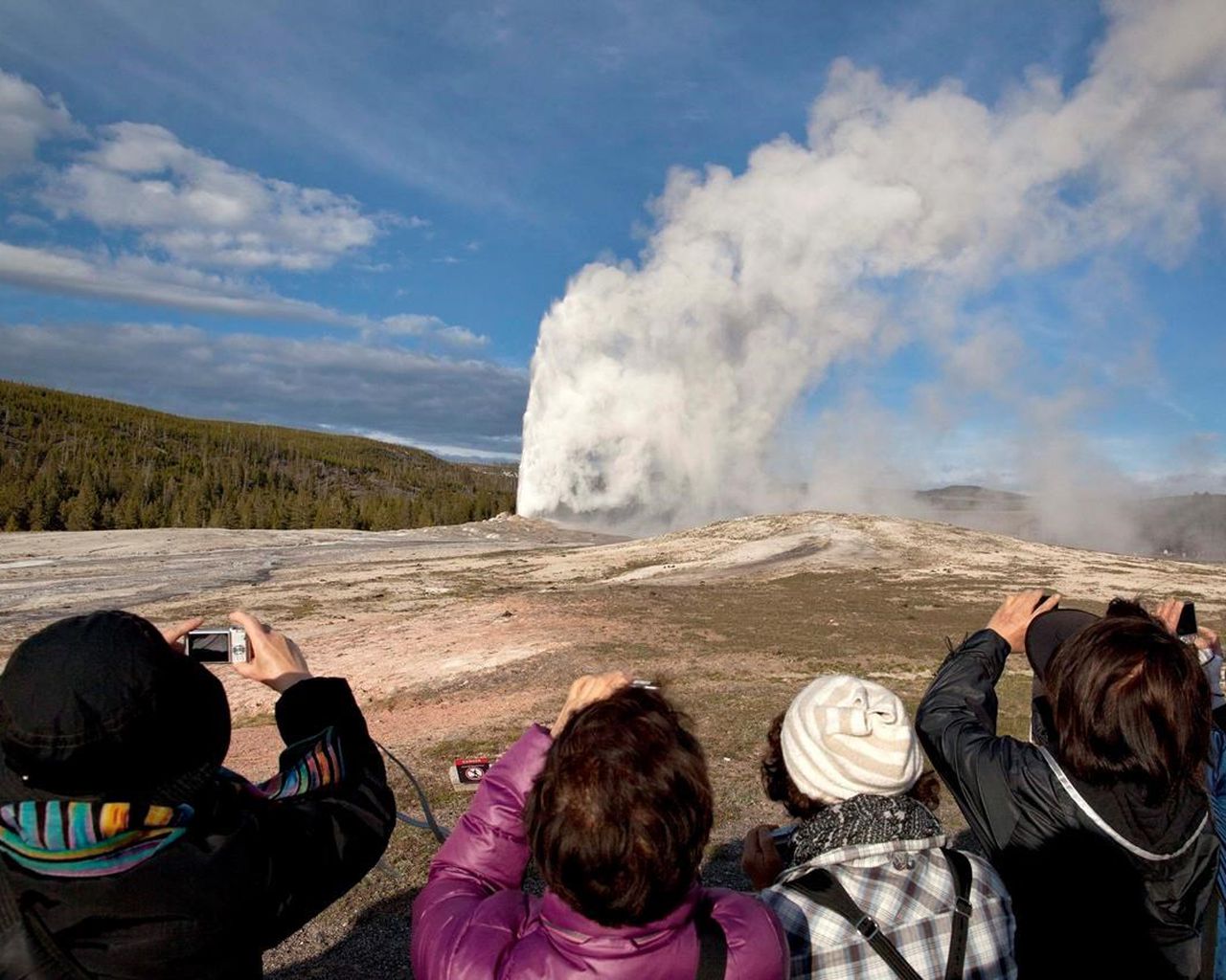 Study: Climate change could interrupt Yellowstone geysers