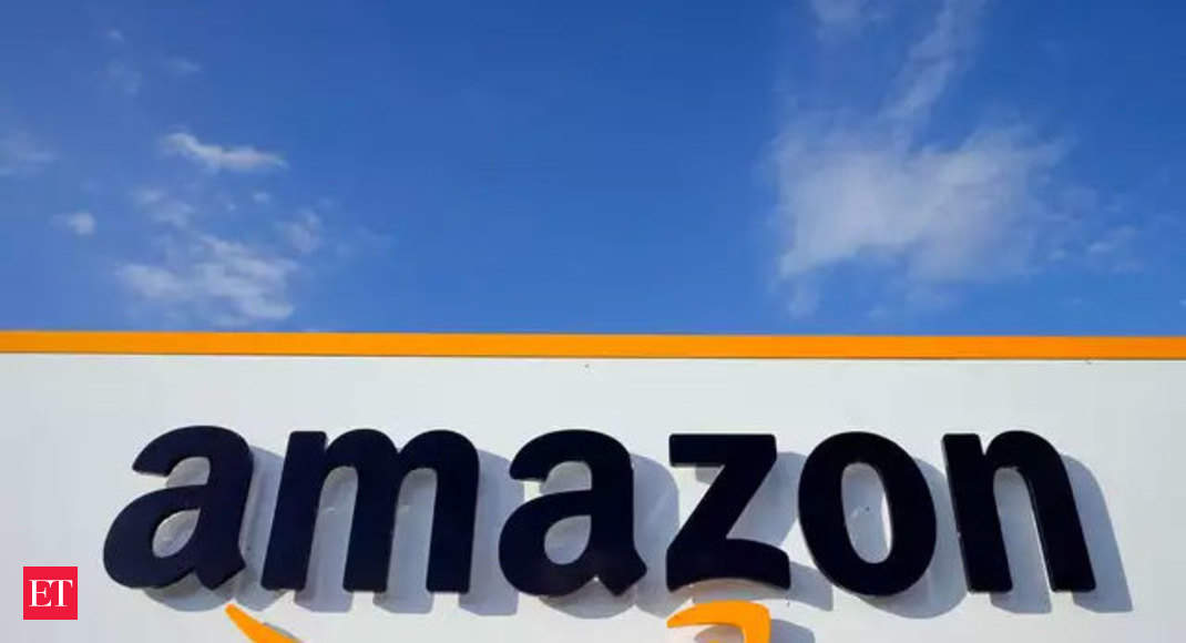Hundreds of Amazon staff criticise firm’s climate stance