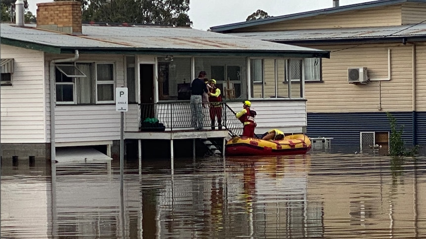 BoM report links global warming to perfect conditions for flood disasters