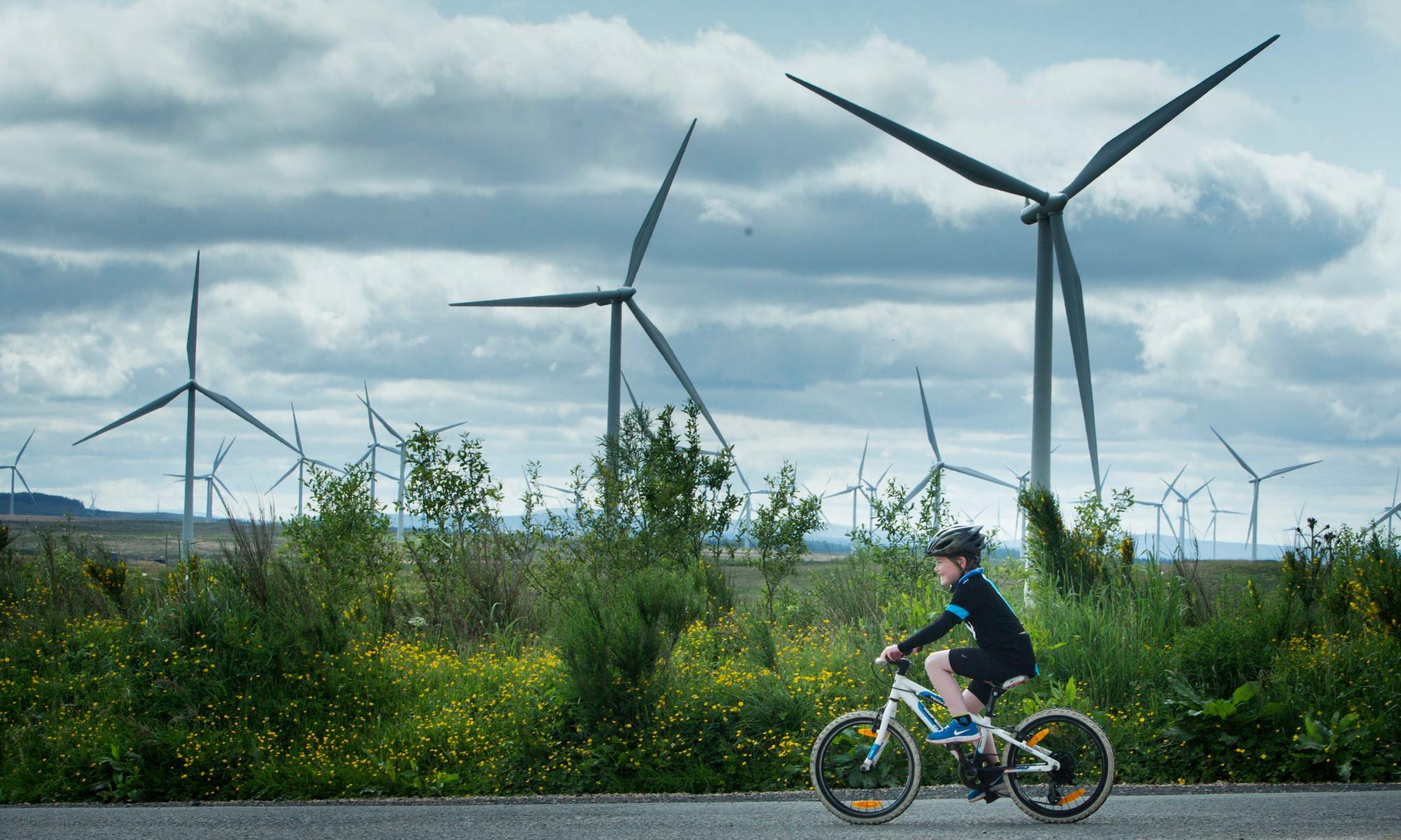 苏格兰电力计划在风力发电场旁建造太阳能电池板