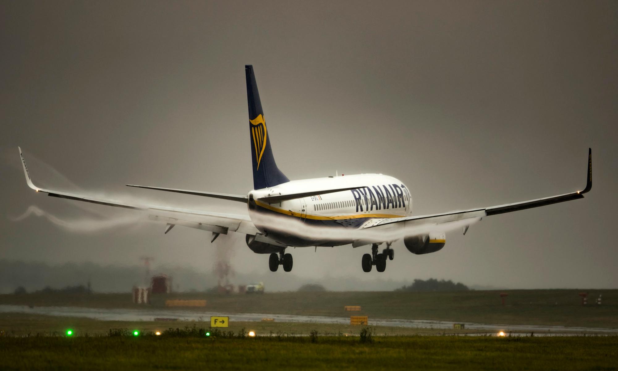 Ryanair accused of greenwash over carbon emissions claim