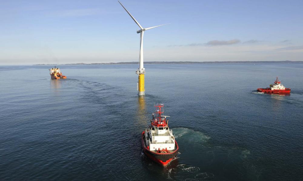 Investors and graduates flock to UK's burgeoning windfarms