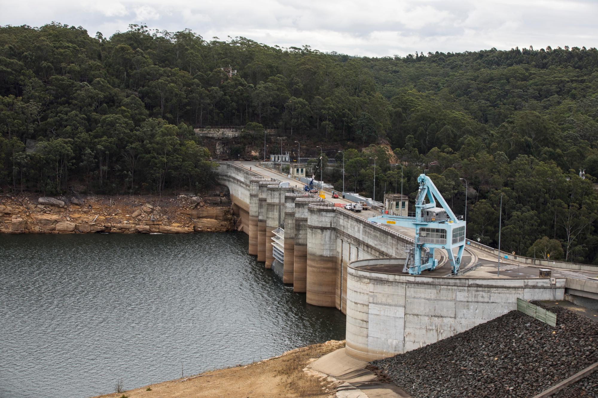 NSW vows to raise Warragamba Dam wall even if federal government does not split cost