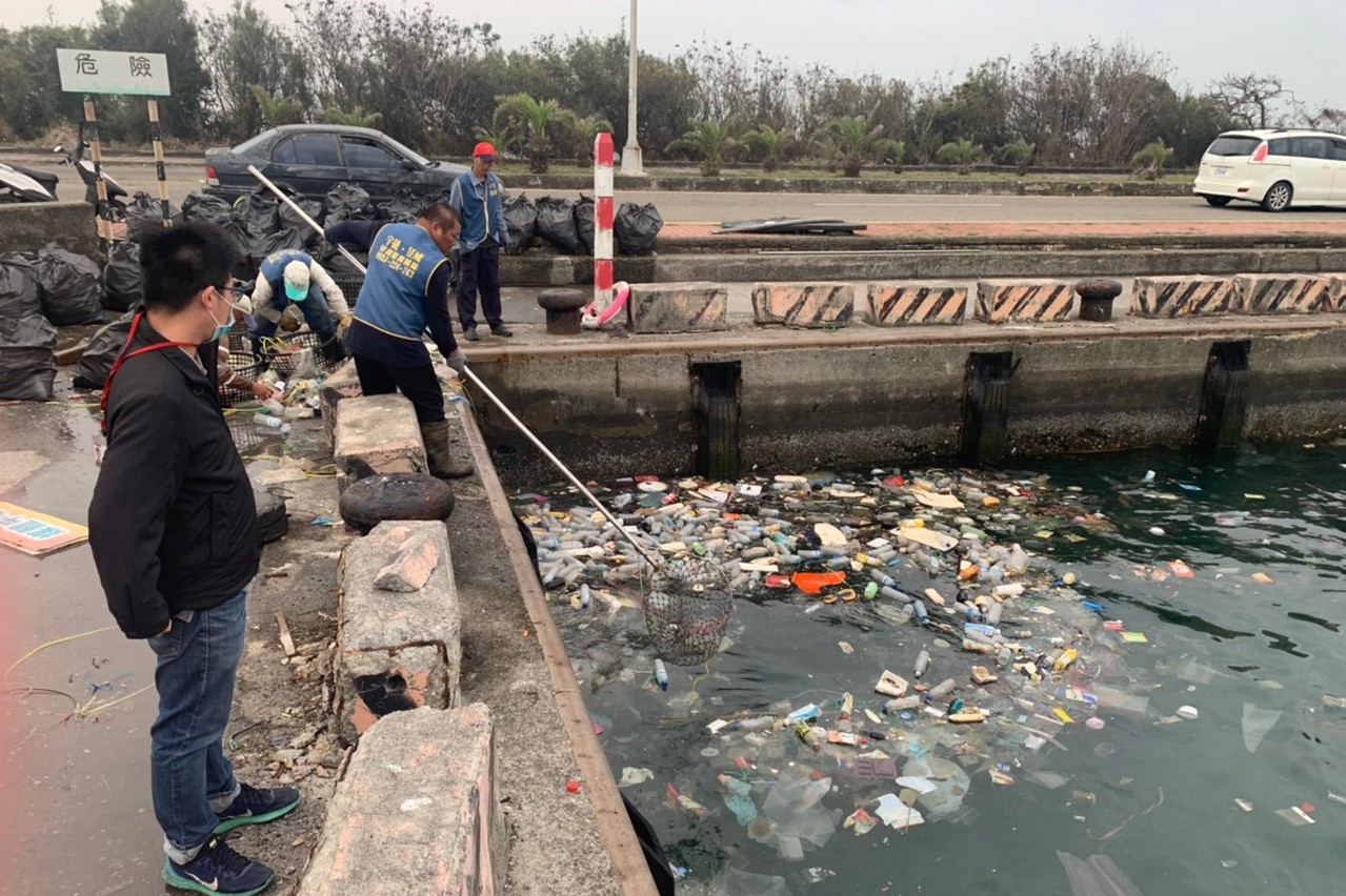 台南將軍漁港驚見大批海漂垃圾 清出1公噸都是這種垃圾