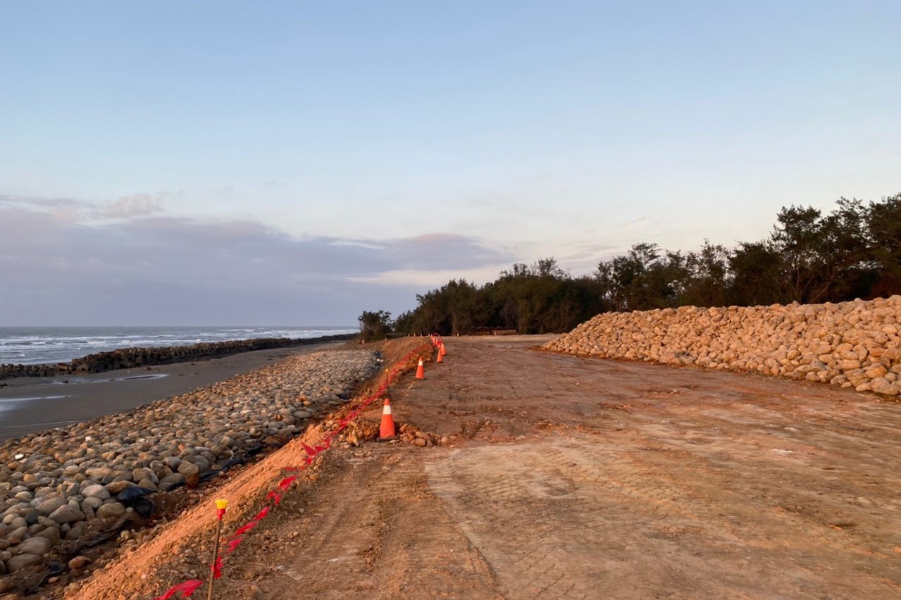 新豐海岸做護岸工程 有助藻礁生長