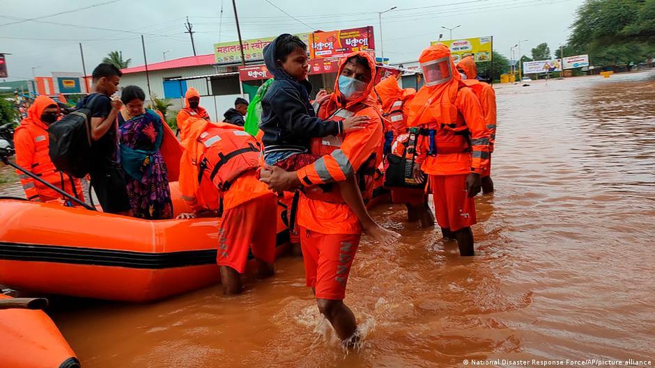 印度暴雨成災 極端天氣侵襲全球