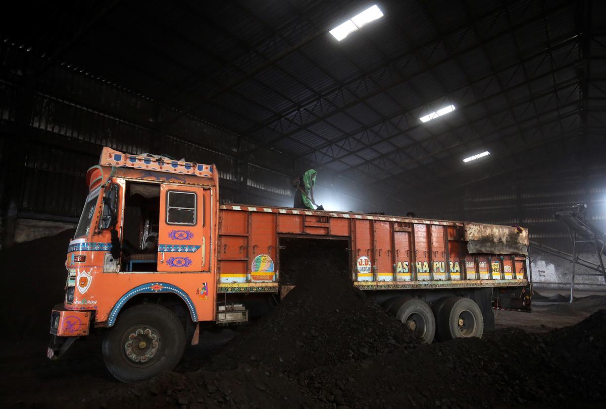 Indian private firms seen developing 15 million tonnes capacity coal mines this year - minister - Reuters India