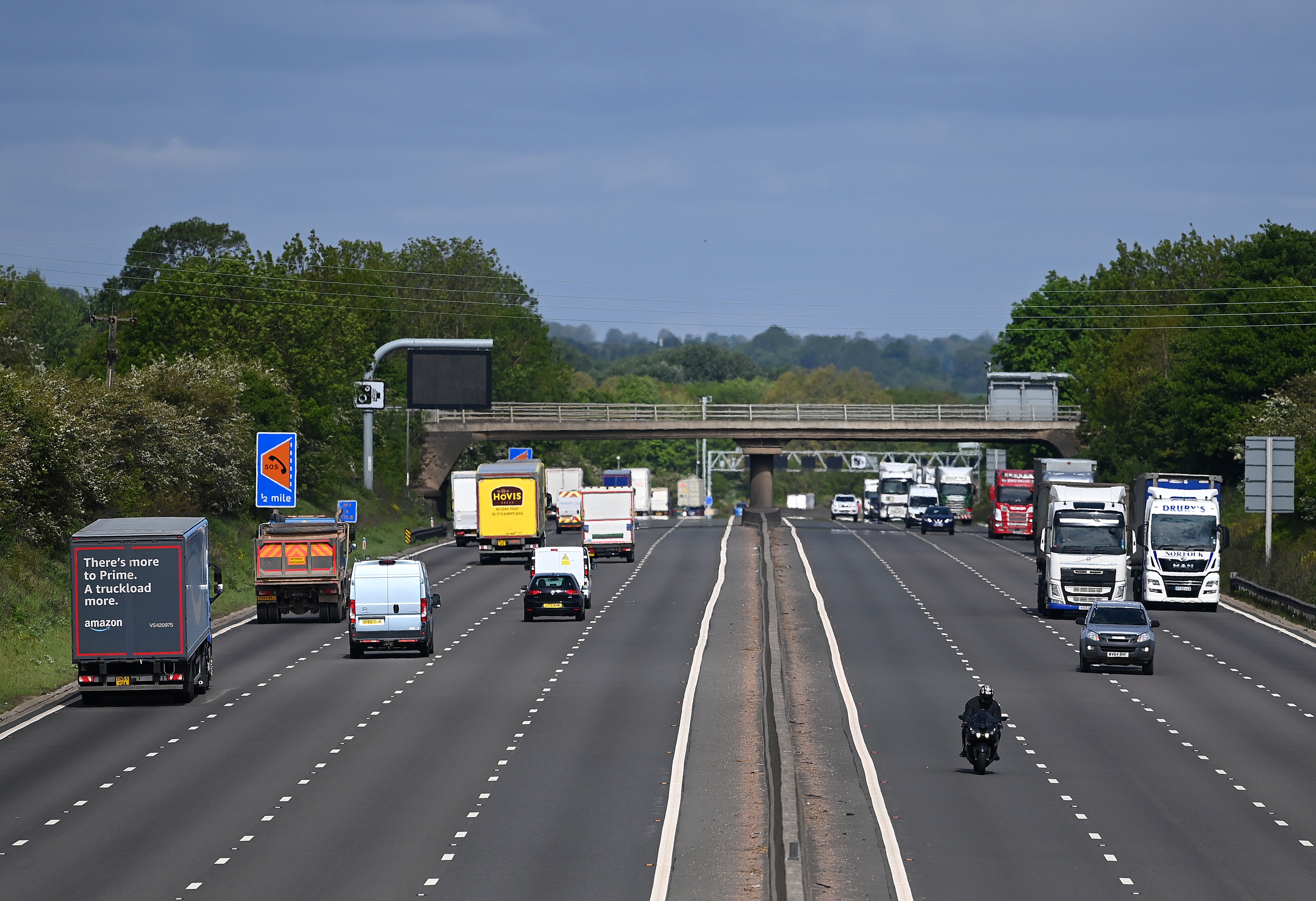Climate crisis: Motorway speed limits ‘to be cut to 60mph’ to reduce emissions and pollution