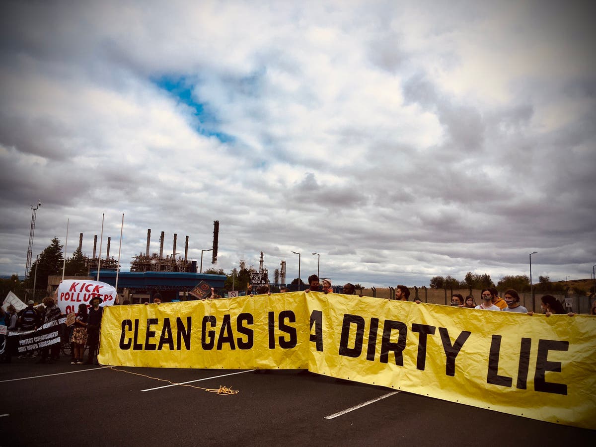 Climate Camp Scotland protest calls for shutdown of Mosmorran chemical plant
