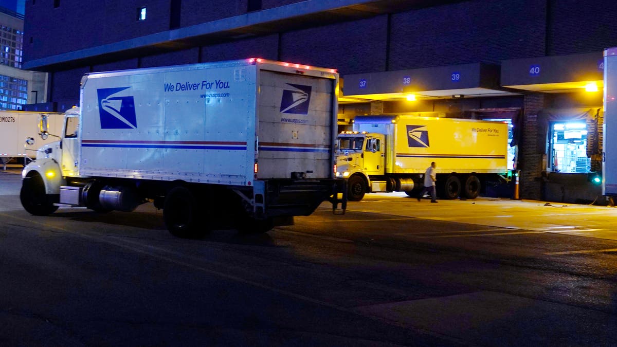 EPA: New mail-delivery fleet needs more electric vehicles
