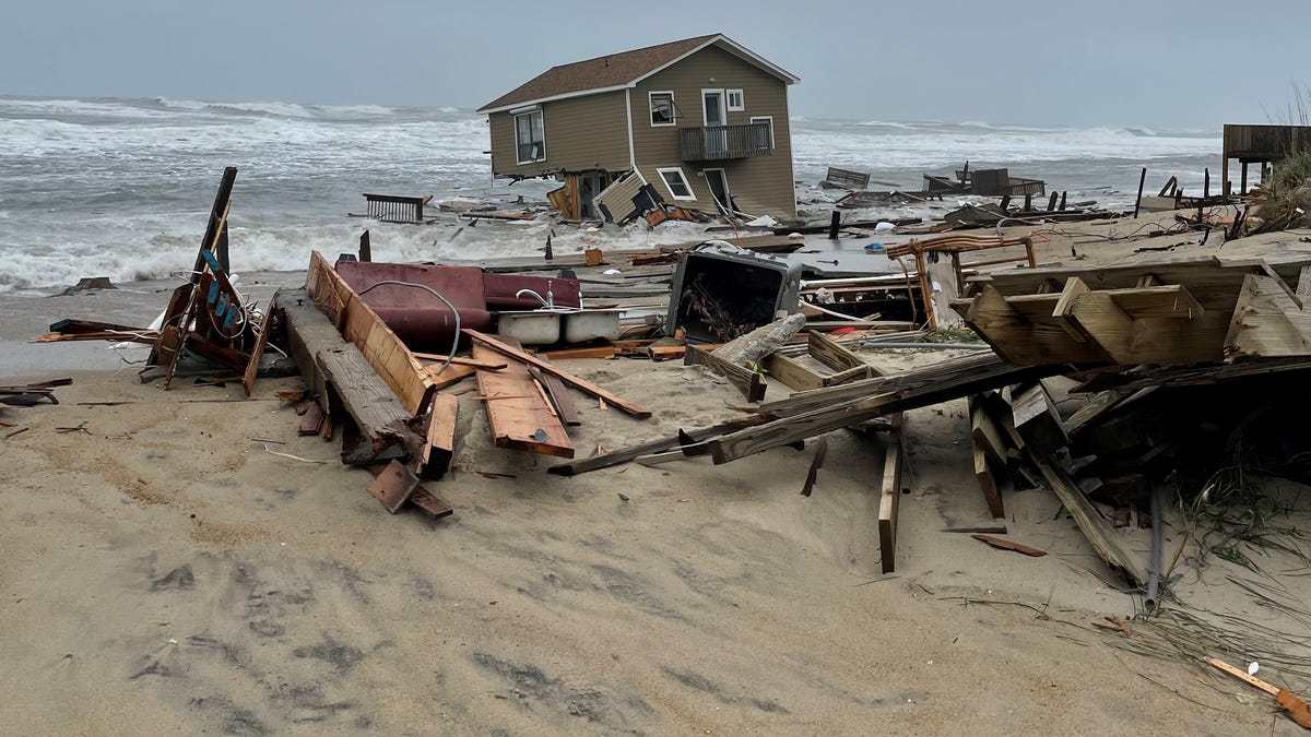 A pair of North Carolina homes fell into the ocean this week. Why experts say it 'won't be the last time.'