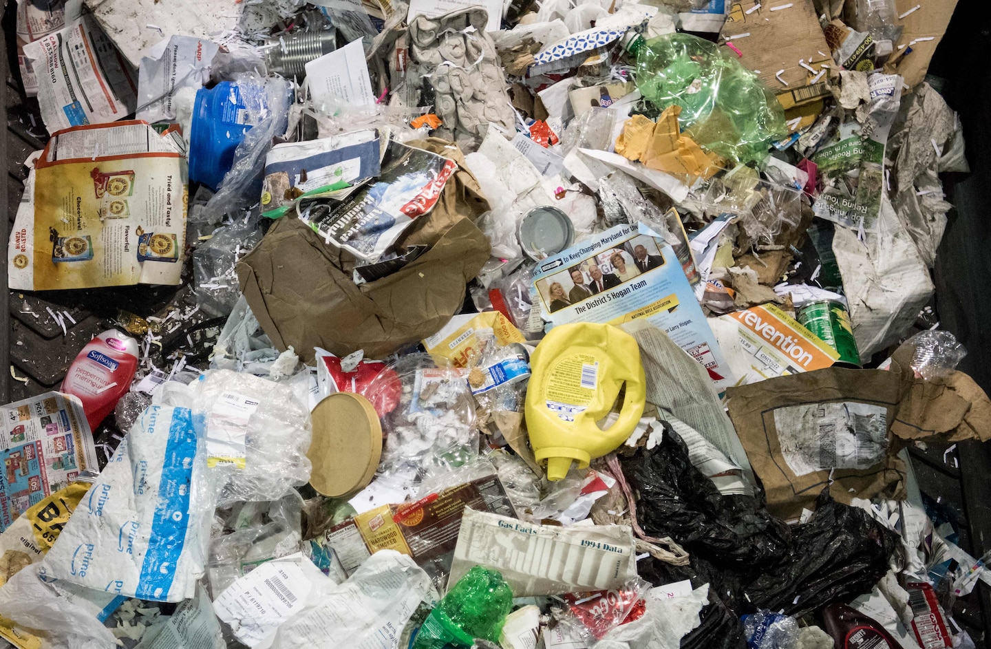 U.S. plastics recycling rate slumps below 6 percent, analysis finds